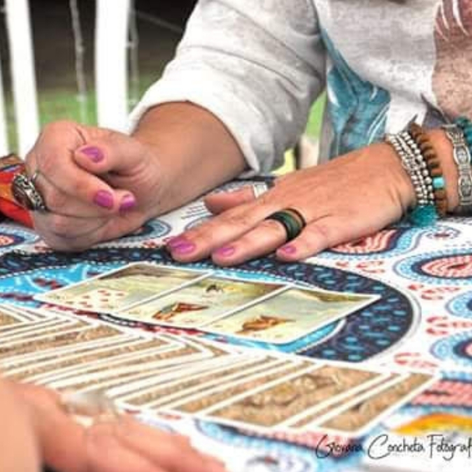 Atendimentos terapêuticos personalizados com abordagem integrativa: Baralho Lenormand, Oráculo, Jogo do Amor, Constelação Sistêmica, Florais de Bach, ThetaHealing e Cafeomancia. Cada sessão é conduzida com escuta sensível, profundo respeito e conexão espiritual, oferecendo clareza, equilíbrio emocional e expansão da consciência. Ideal para quem busca respostas, alívio de bloqueios, fortalecimento pessoal e reconexão com seu propósito. Atendimentos online e presenciais com sigilo, acolhimento e cuidado verdadeiro.