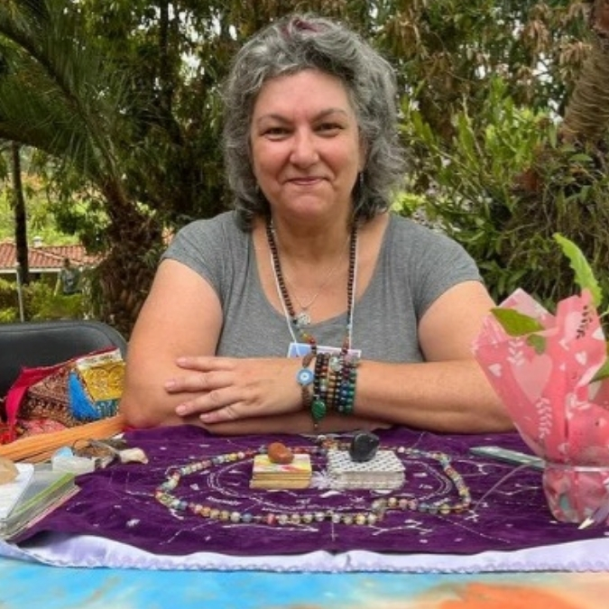 Atendimentos terapêuticos personalizados com abordagem integrativa: Baralho Lenormand, Oráculo, Jogo do Amor, Constelação Sistêmica, Florais de Bach, ThetaHealing e Cafeomancia. Cada sessão é conduzida com escuta sensível, profundo respeito e conexão espiritual, oferecendo clareza, equilíbrio emocional e expansão da consciência. Ideal para quem busca respostas, alívio de bloqueios, fortalecimento pessoal e reconexão com seu propósito. Atendimentos online e presenciais com sigilo, acolhimento e cuidado verdadeiro.