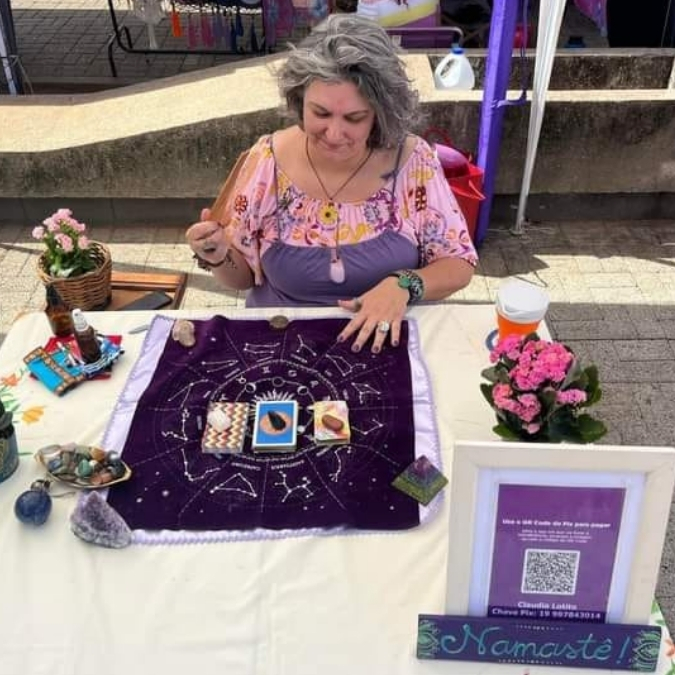 Atendimentos terapêuticos personalizados com abordagem integrativa: Baralho Lenormand, Oráculo, Jogo do Amor, Constelação Sistêmica, Florais de Bach, ThetaHealing e Cafeomancia. Cada sessão é conduzida com escuta sensível, profundo respeito e conexão espiritual, oferecendo clareza, equilíbrio emocional e expansão da consciência. Ideal para quem busca respostas, alívio de bloqueios, fortalecimento pessoal e reconexão com seu propósito. Atendimentos online e presenciais com sigilo, acolhimento e cuidado verdadeiro.