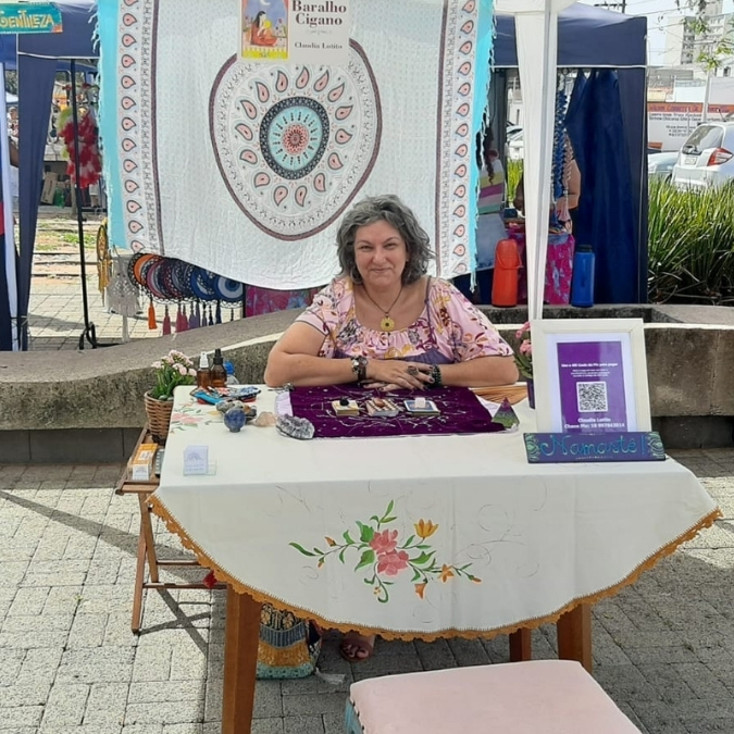 Atendimentos terapêuticos personalizados com abordagem integrativa: Baralho Lenormand, Oráculo, Jogo do Amor, Constelação Sistêmica, Florais de Bach, ThetaHealing e Cafeomancia. Cada sessão é conduzida com escuta sensível, profundo respeito e conexão espiritual, oferecendo clareza, equilíbrio emocional e expansão da consciência. Ideal para quem busca respostas, alívio de bloqueios, fortalecimento pessoal e reconexão com seu propósito. Atendimentos online e presenciais com sigilo, acolhimento e cuidado verdadeiro.