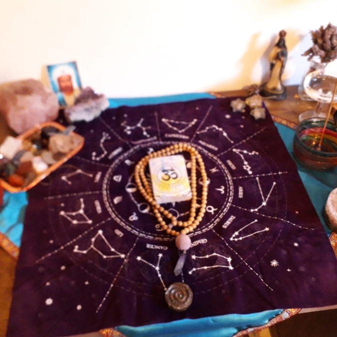 Atendimentos terapêuticos personalizados com abordagem integrativa: Baralho Lenormand, Oráculo, Jogo do Amor, Constelação Sistêmica, Florais de Bach, ThetaHealing e Cafeomancia. Cada sessão é conduzida com escuta sensível, profundo respeito e conexão espiritual, oferecendo clareza, equilíbrio emocional e expansão da consciência. Ideal para quem busca respostas, alívio de bloqueios, fortalecimento pessoal e reconexão com seu propósito. Atendimentos online e presenciais com sigilo, acolhimento e cuidado verdadeiro.