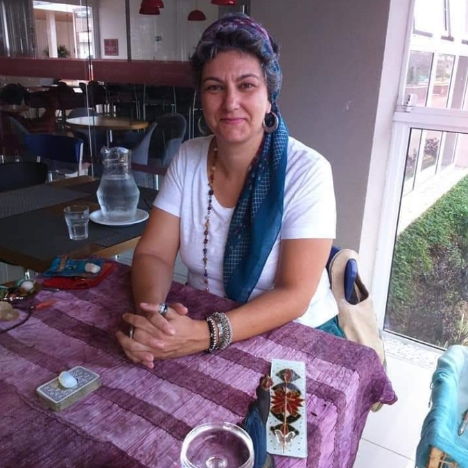 Atendimentos terapêuticos personalizados com abordagem integrativa: Baralho Lenormand, Oráculo, Jogo do Amor, Constelação Sistêmica, Florais de Bach, ThetaHealing e Cafeomancia. Cada sessão é conduzida com escuta sensível, profundo respeito e conexão espiritual, oferecendo clareza, equilíbrio emocional e expansão da consciência. Ideal para quem busca respostas, alívio de bloqueios, fortalecimento pessoal e reconexão com seu propósito. Atendimentos online e presenciais com sigilo, acolhimento e cuidado verdadeiro.