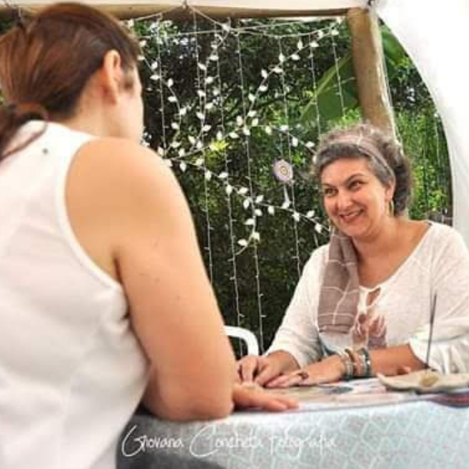 Atendimentos terapêuticos personalizados com abordagem integrativa: Baralho Lenormand, Oráculo, Jogo do Amor, Constelação Sistêmica, Florais de Bach, ThetaHealing e Cafeomancia. Cada sessão é conduzida com escuta sensível, profundo respeito e conexão espiritual, oferecendo clareza, equilíbrio emocional e expansão da consciência. Ideal para quem busca respostas, alívio de bloqueios, fortalecimento pessoal e reconexão com seu propósito. Atendimentos online e presenciais com sigilo, acolhimento e cuidado verdadeiro.