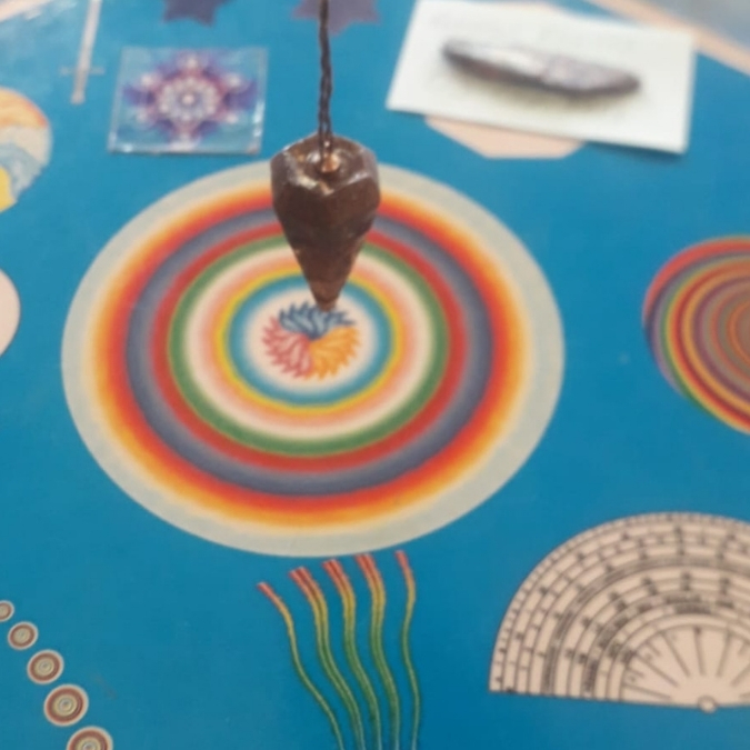 Atendimentos terapêuticos personalizados com abordagem integrativa: Baralho Lenormand, Oráculo, Jogo do Amor, Constelação Sistêmica, Florais de Bach, ThetaHealing e Cafeomancia. Cada sessão é conduzida com escuta sensível, profundo respeito e conexão espiritual, oferecendo clareza, equilíbrio emocional e expansão da consciência. Ideal para quem busca respostas, alívio de bloqueios, fortalecimento pessoal e reconexão com seu propósito. Atendimentos online e presenciais com sigilo, acolhimento e cuidado verdadeiro.